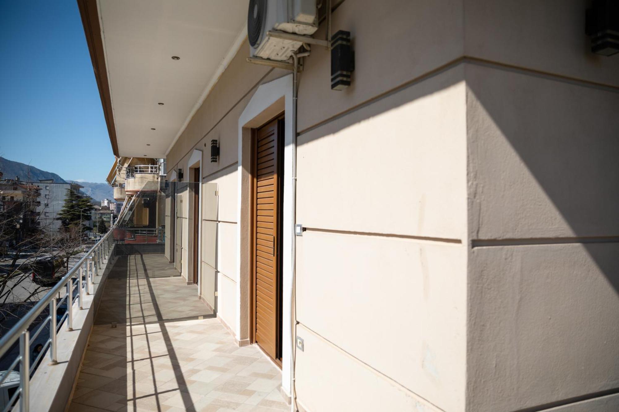Bora Hotel Gjirokastër Exterior foto