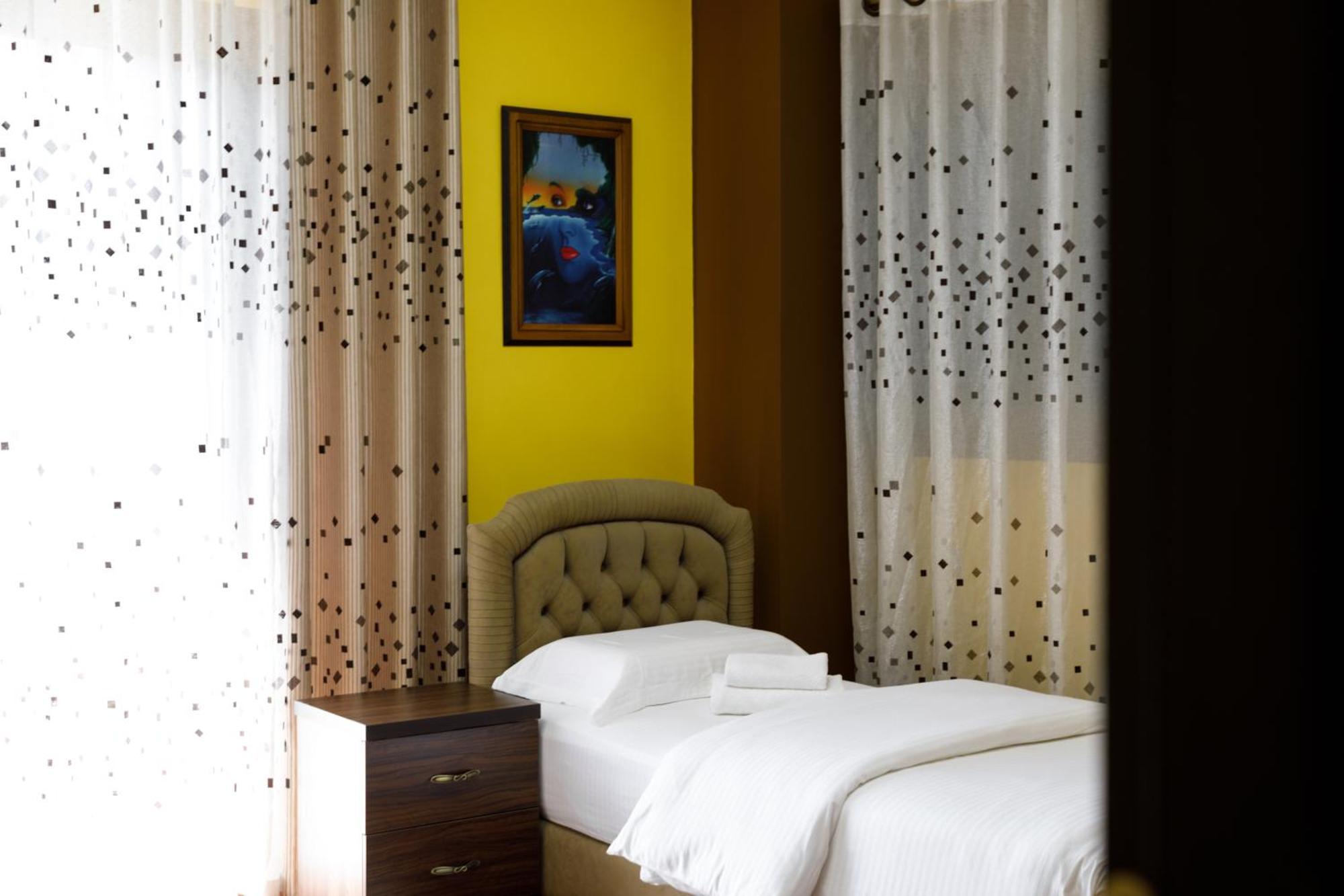 Bora Hotel Gjirokastër Exterior foto