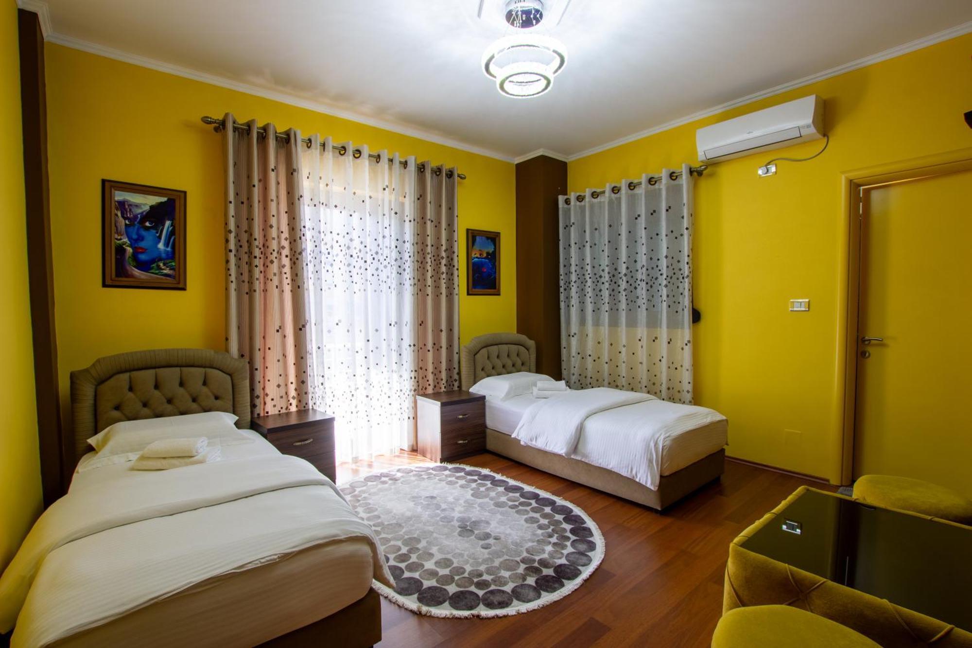 Bora Hotel Gjirokastër Exterior foto